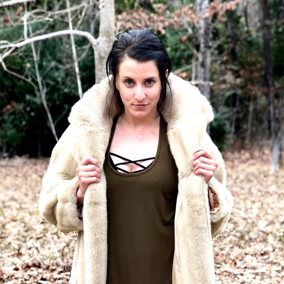 Hello! My name is Audrey... Thx for stopping by!😘 - Picture 2 of 3